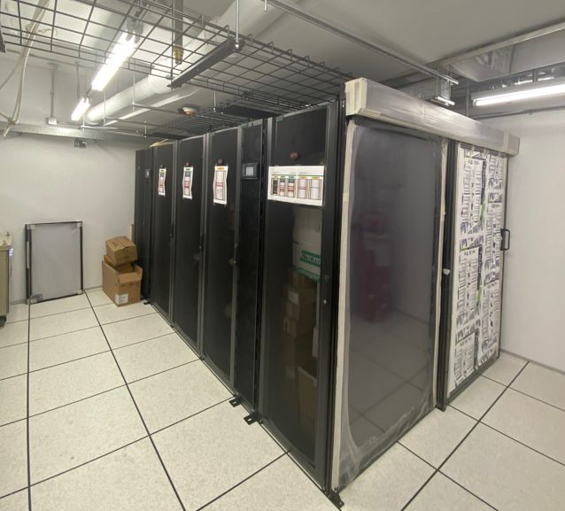 新建成的 Turnkey 機房,採用 InRow 製冷及通道封閉